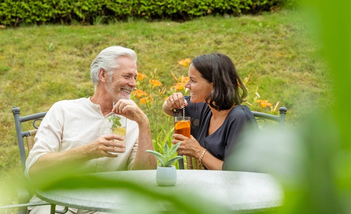 Auf der Sonnenterrasse im Garten