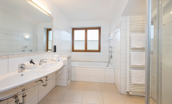 Badezimmer - Typ A - Zwei Schlafzimmer mit Wohnraum