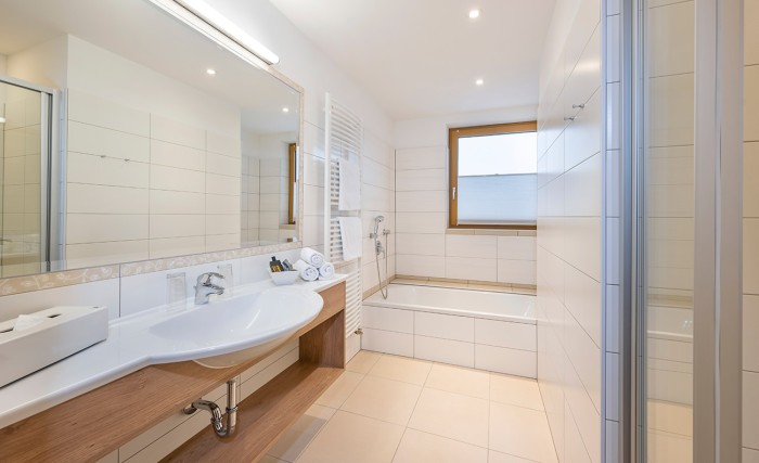 Badezimmer - Typ L - Schlafzimmer mit Wohnraum