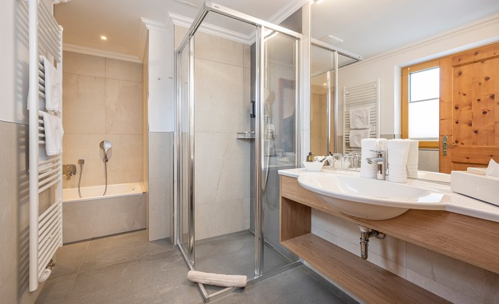 Badezimmer - Typ L - Schlafzimmer mit Wohnraum