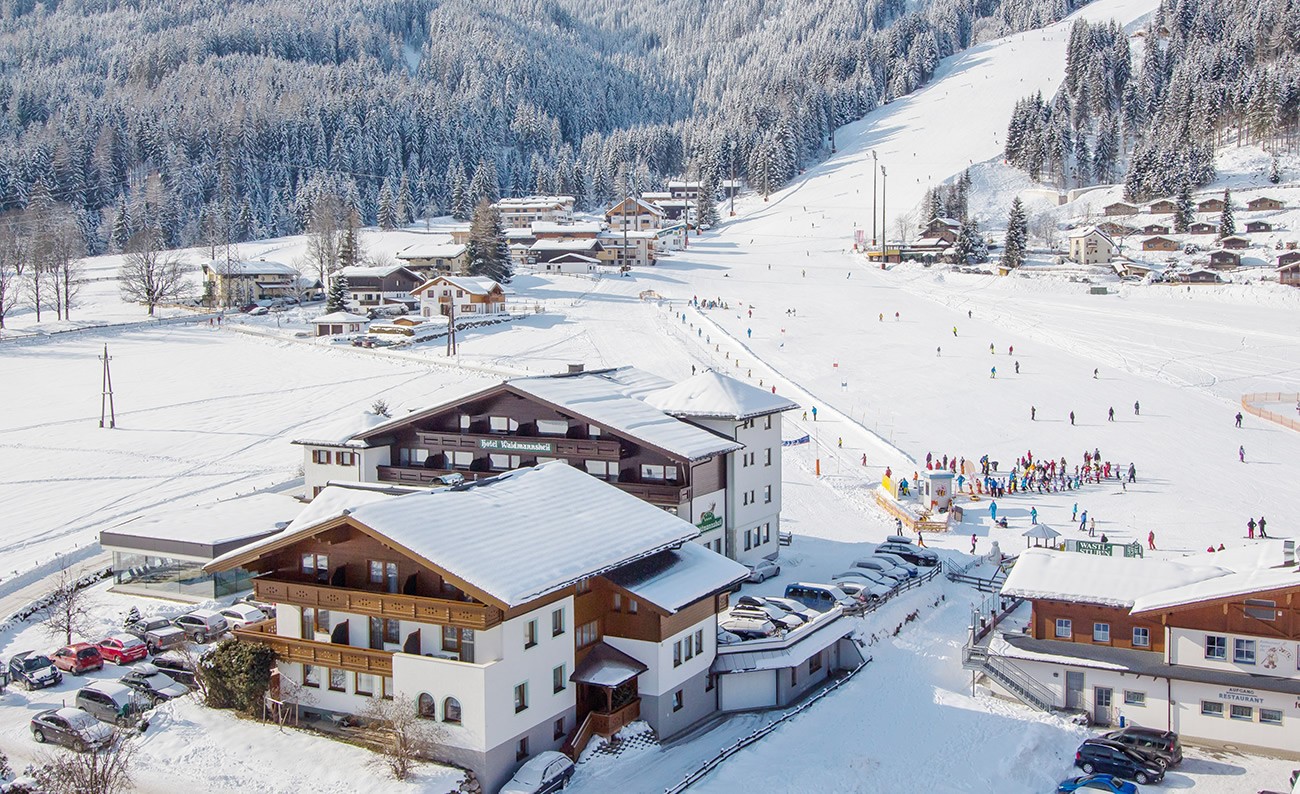 Ski-In und Ski-Out beim Skiurlaub in Flachau im Hotel Waidmannsheil - direkt vom Hotel auf die Piste