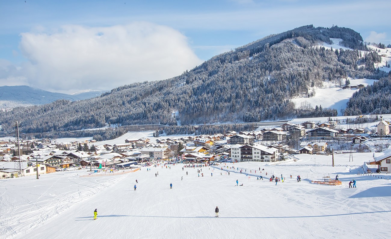 Hotel Waidmannsheil in Flachau neben der Piste und dem Sessellift Startjet 1
