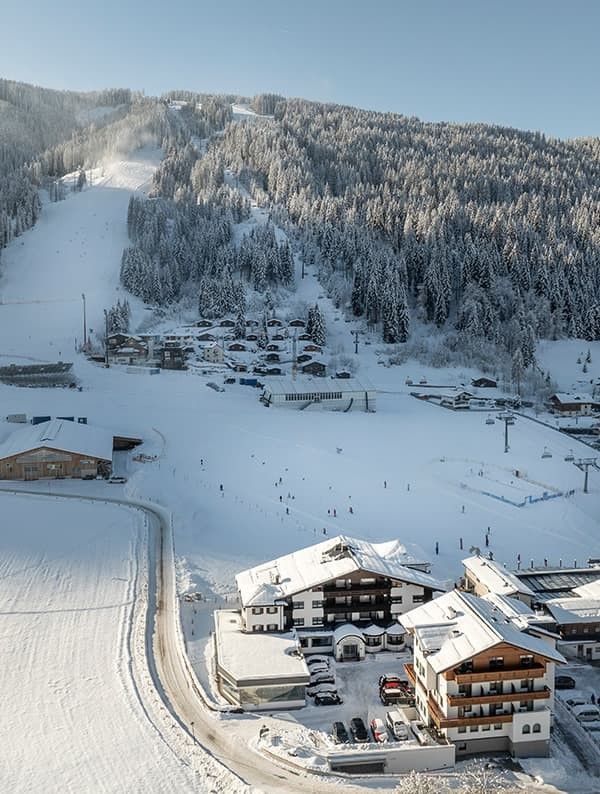 Hotel Waidmannsheil direkt an der Piste in Flachau - der Einstieg ins Skigebiet Snow Space Salzburg in Ski amadé