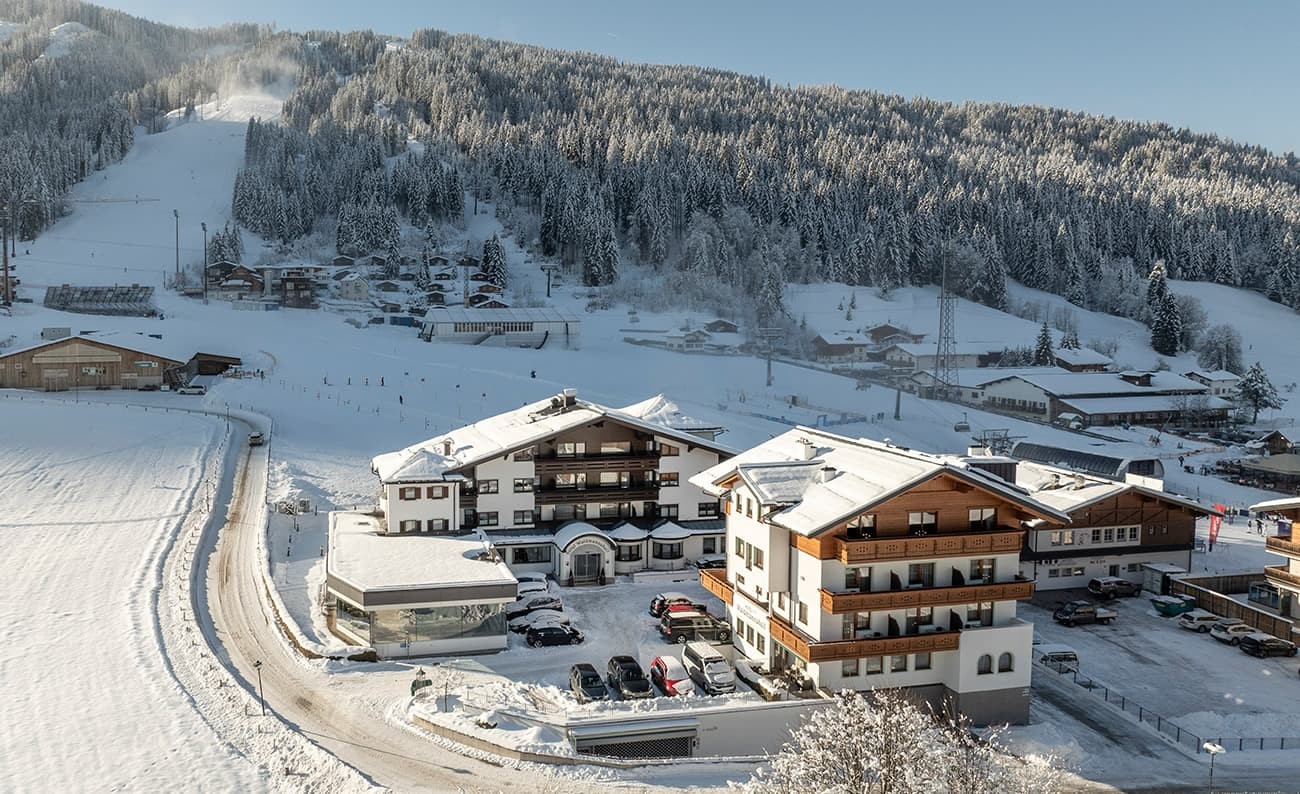 Hotel Waidmannsheil directly at the slopes